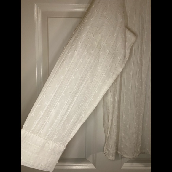 NWOT Denim & Co white button front big shirt with flicked dot. - Picture 6 of 10